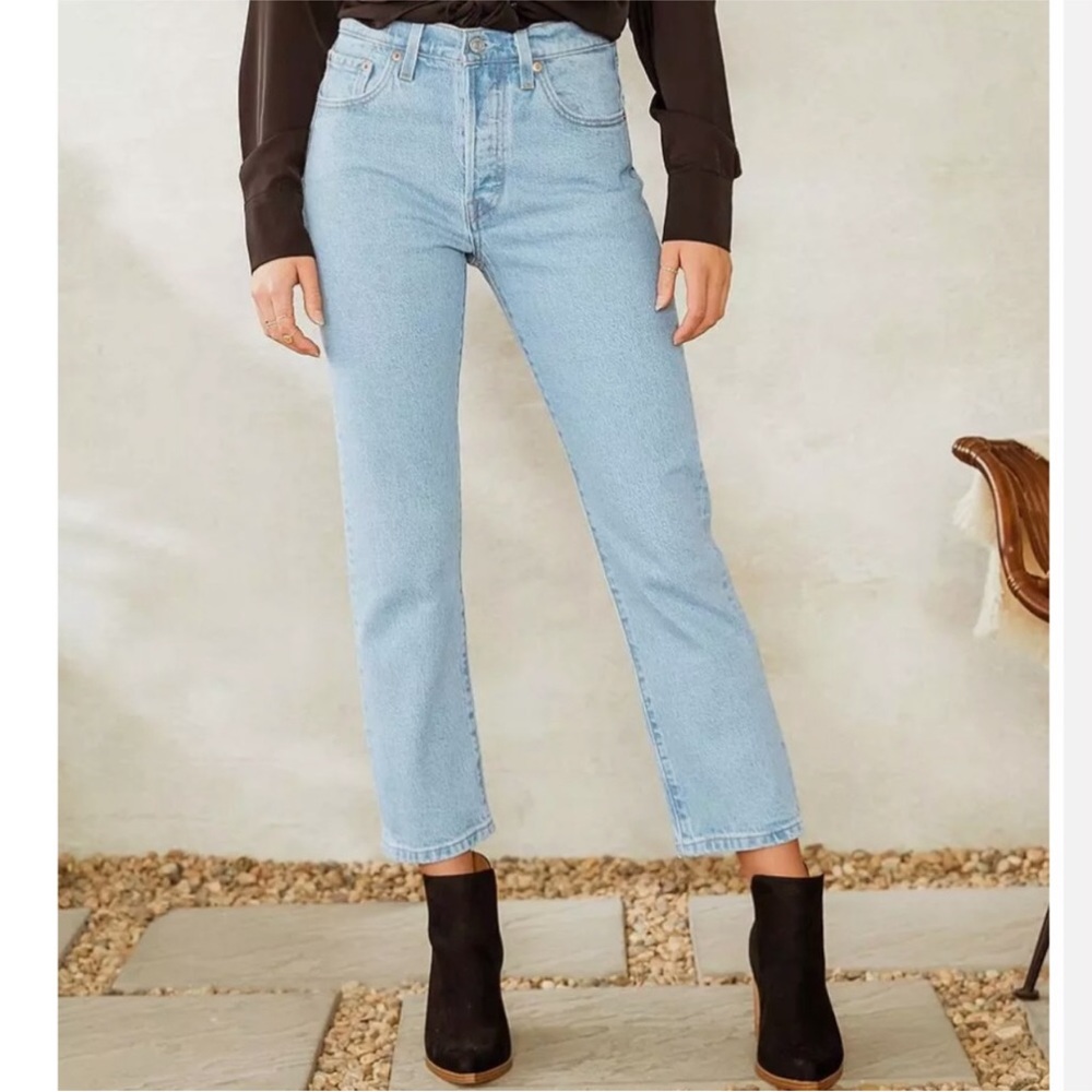 Levi’s 501 Cropped High Rise button Fly size 31 x 26 woman’s light blue wash - Picture 2 of 16